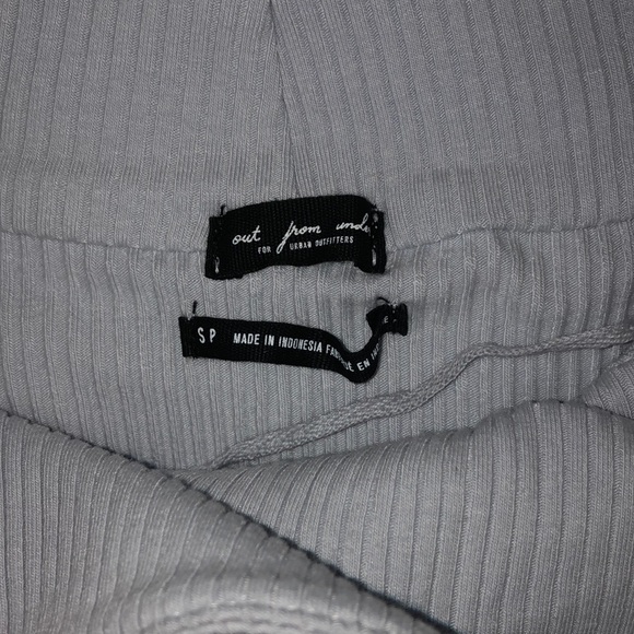 Urban Outfitters small cropped long sleeve - Picture 2 of 4